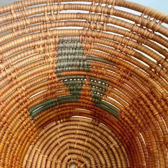 Vintage Handmade Native American Hand Woven Large Basket Tan with Print on Insid